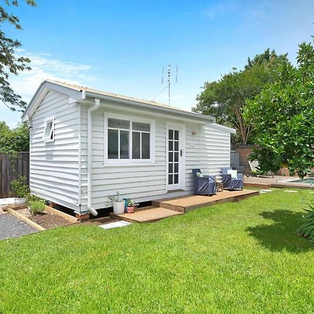 Fremily Cottage - Charming White Cottage Berry Exterior photo