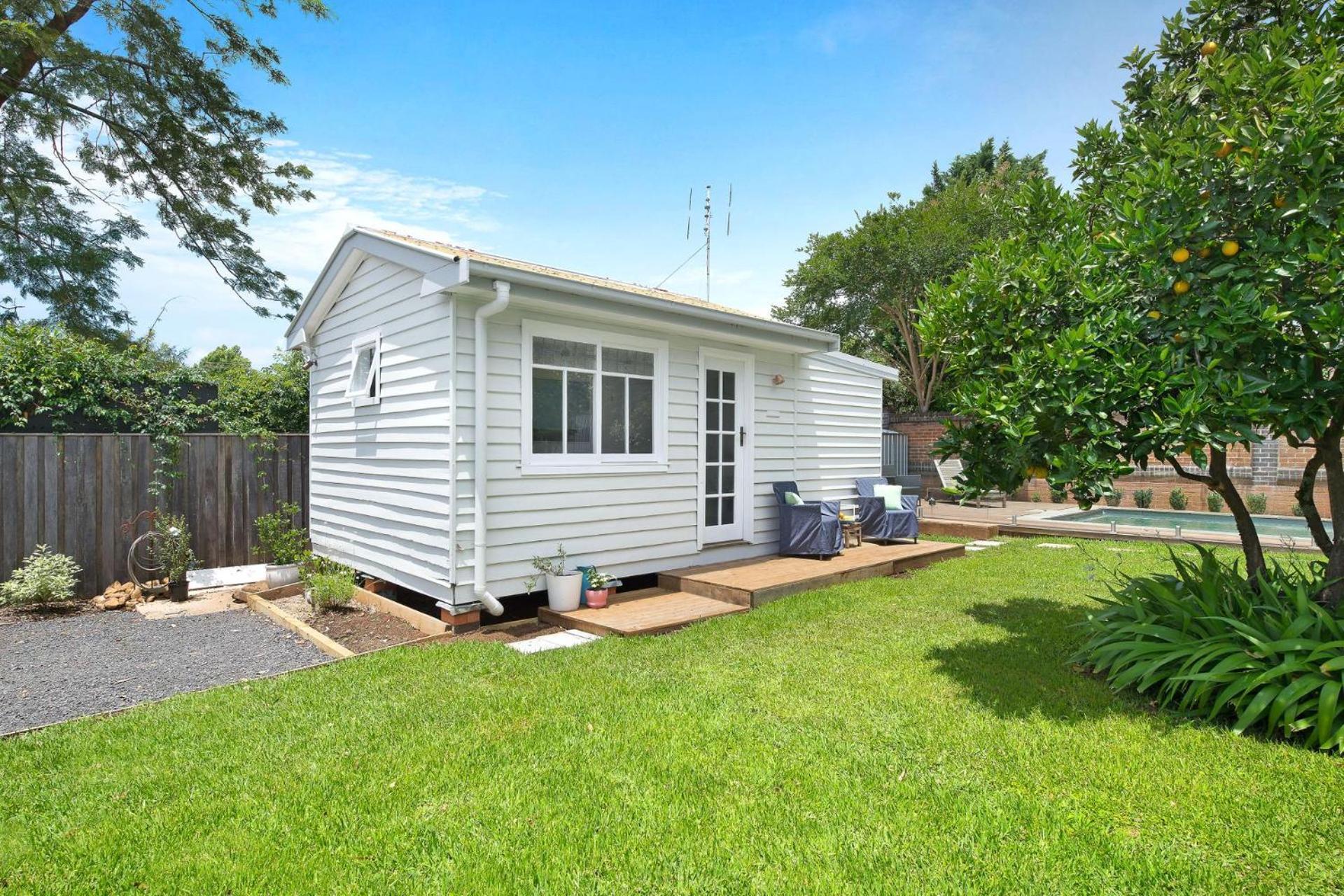 Fremily Cottage - Charming White Cottage Berry Exterior photo